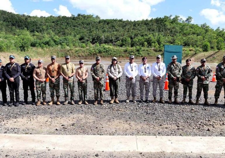 Video | Ministerio de Defensa organiza por primera vez en el país un Encuentro Amistoso de Tiro de Combate para Generales y Almirantes