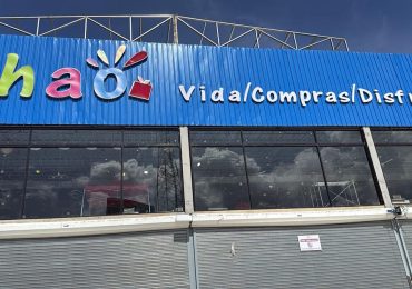 MIVED clausura Plaza Zehao en Samaná por operar sin licencia de construcción