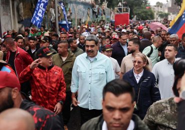 Maduro pide estar preparados para "partirle los dientes" a EE.UU. si "hiciera falta"