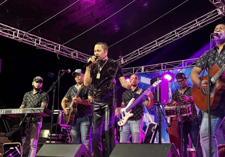 Marino Castellano pone a bailar y disfrutar al distrito municipal Gonzalo en fiesta de fin de año