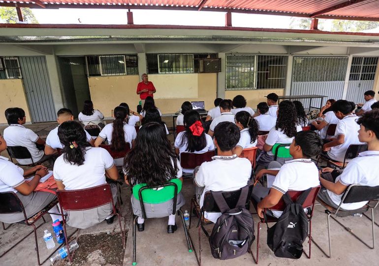 México propone prohibir celulares y dispositivos móviles en escuelas de educación básica