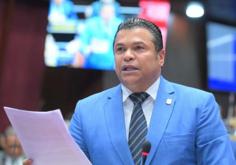 Miembro del CNM denuncia mafia de fiscales y abogados con fuerza pública