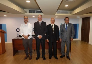 Miguel Febles presenta su nuevo libro: "Abril: 60 años después"