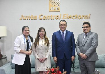 Presidente de la JCE recibe a consultores con miras a implementar norma ISO Antisoborno 
