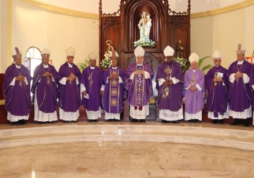 Sepultan restos de monseñor Rafael Leónidas Felipe Núñez