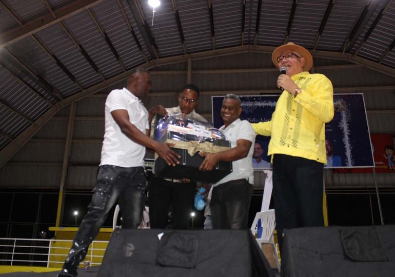 Pedro Richardson reúne a más de 500 dirigentes en encuentro navideño