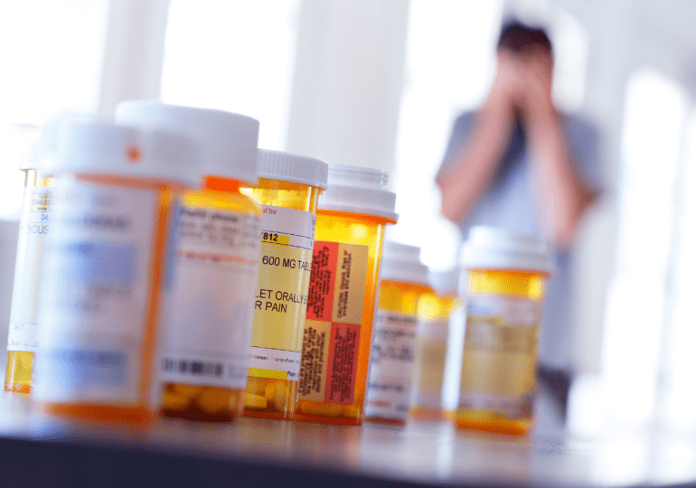 Psiquiatra advierte sobre los riesgos de suspender la medicación durante las festividades