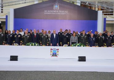 Presidente Abinader encabeza graduación de 26 Damas y Caballeros Guardamarinas