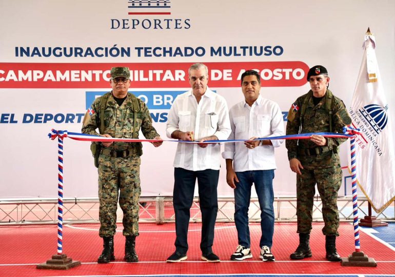 Presidente Abinader inaugura techado multiuso en el Campamento 16 de Agosto y comparte un almuerzo navideño con más de 2,500 soldados