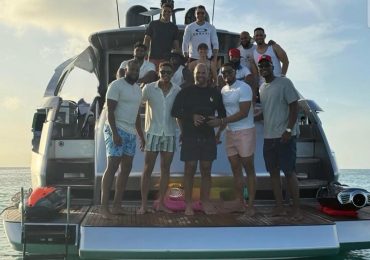 Video | Pujols recibe su anillo de campeón y celebra en yate junto a jugadores del Escogido