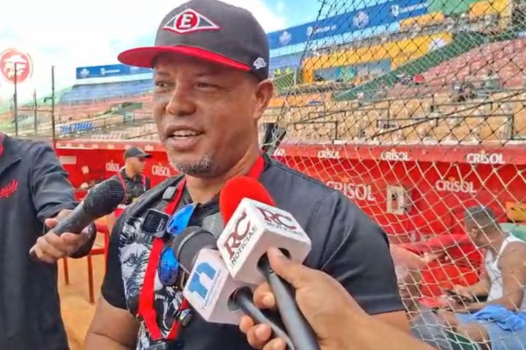 Video | Ramón Santiago, entre los dirigentes históricos del Escogido en postemporada
