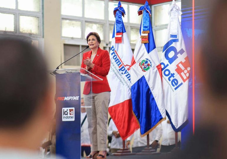 Raquel Peña lidera jornada de inclusión digital y financiera