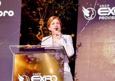 Reconocimiento y distinción al liderazgo de la vicepresidenta señora Raquel Peña