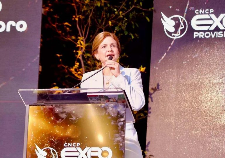 Reconocimiento y distinción al liderazgo de la vicepresidenta señora Raquel Peña