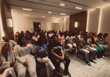 La artista Yailín “La Más Viral” presente en la apertura de su nueva iglesia