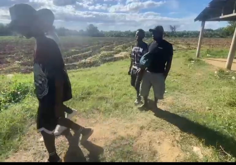 Ejército detiene a 21 nacionales haitianos indocumentados durante operativo en Mao