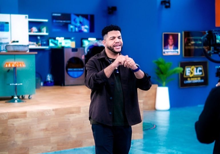 Wason Brazobán felicita a Luinny Corporán y resalta su ascenso en el mundo digital