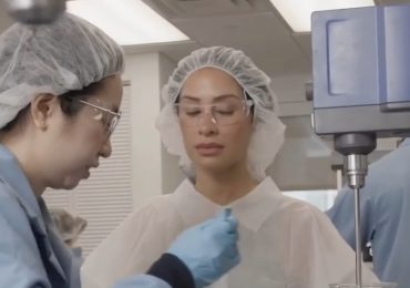 Esposa de Romeo Santos anuncia proyecto creativo con lanzamiento previsto para 2026