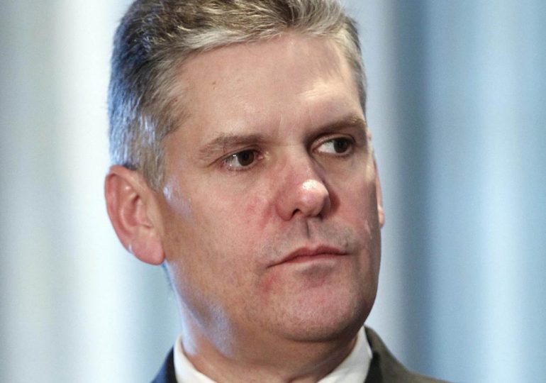 Sentencian a cadena perpetua al exministro cubano de Economía Alejandro Gil por espionaje