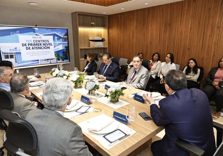 Servicio Nacional de Salud recibe al director OPS-OMS, para conocer avances en servicios públicos de salud