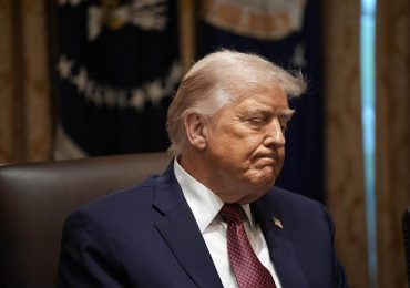 Sube la presión sobre Trump para publicar video del ataque a supervivientes en el Caribe