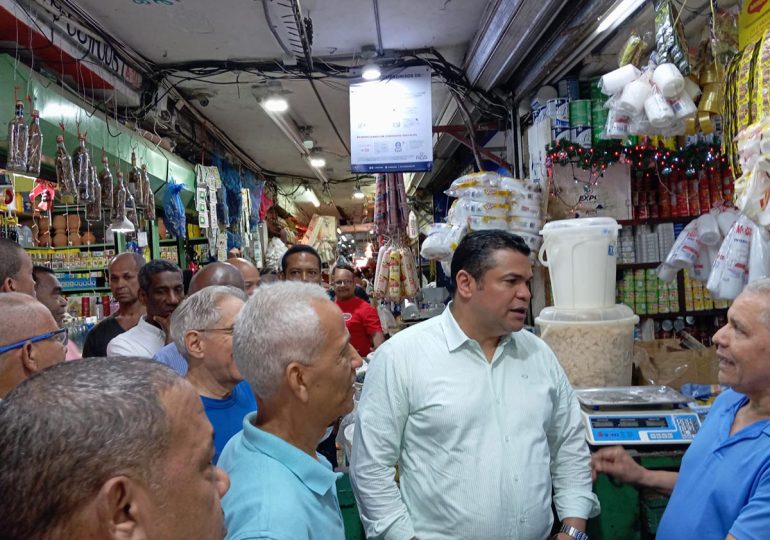 Tobías Crespo advierte defenderá familias que viven del Mercado Nuevo de la Duarte: dice gobierno busca privatizarlo con Fideicomiso