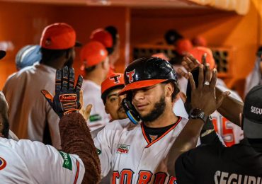 Toros vuelven a dar paliza a Estrellas y dominan Serie de la Caña
