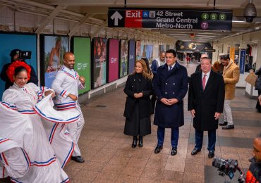 Turismo llena de color y sabor dominicano la estación del tren Grand Central de NY