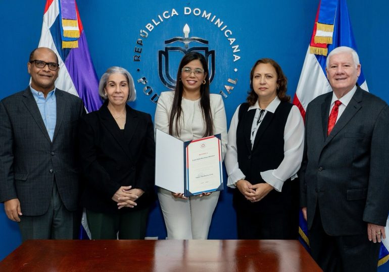 Entregan premios nacionales XIX versión Concurso de Ensayos sobre Ética Judicial