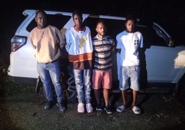 Ejército detiene a dos dominicanos y dos haitianos al intentar cruzar ilegalmente hacia Haití por Paso de Mariquita