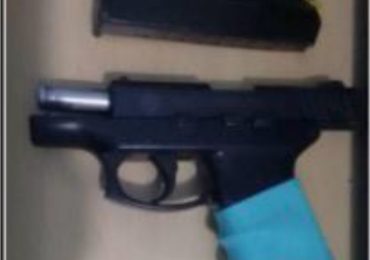 Policía Nacional retiene arma de fuego al artista urbano "Donaty" durante presentación en Santo Domingo Norte