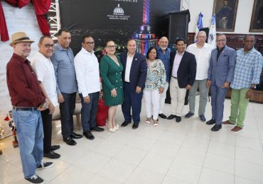 Director de Prensa de la Presidencia resalta rol de periodistas y comunicadores en la democracia durante encuentro en Santiago