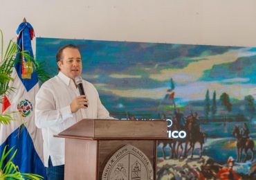 Paliza llama al liderazgo ético, humano y responsable durante conferencia en UASD Haina