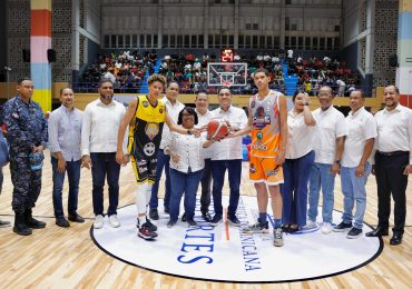 Ministro Kelvin Cruz remoza polideportivo y realiza aporte al TBS de Barahona