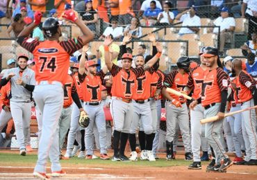 Con jonrón de Jiménez y buena salida Brooks Toros superan al Licey