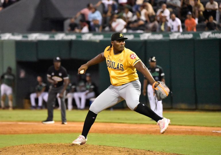 Águilas triunfan 8-2 sobre Estrellas