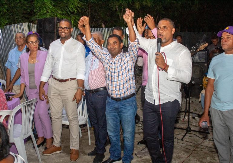 Dirigentes del PLD celebran aniversario del partido con cena–compartir en Neiba