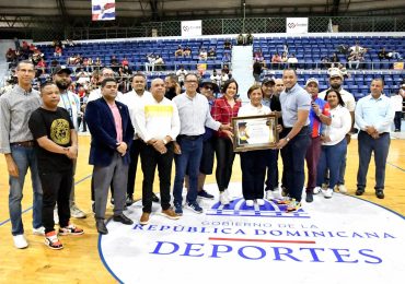 Alcaldía de La Vega otorga aporte de un millón de pesos al Torneo de Baloncesto Superior con Refuerzos