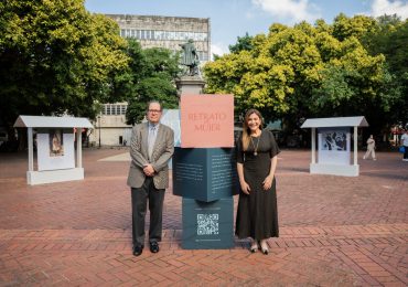INICIA y la Alcaldía del DN inauguran exhibición del libro “Retrato de Mujer” en el Parque Colón