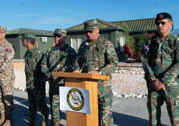 Ministro de Defensa recorre unidades del Ejército en la zona fronteriza y lleva mensaje de felicitación navideña en nombre de Abinader