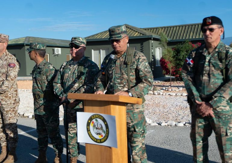 Ministro de Defensa recorre unidades del Ejército en la zona fronteriza y lleva mensaje de felicitación navideña en nombre de Abinader
