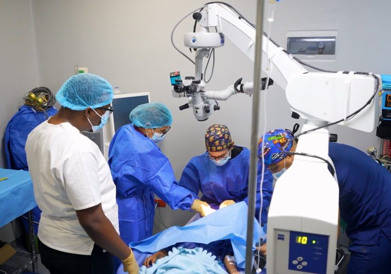 INABIE mejora calidad de vida de 11 estudiantes con la realización de cirugías de corrección visual