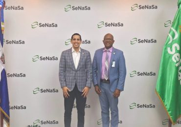 El Dr. Luis Peña Núñez presidente del CMD se reúne con el director del SeNaSa