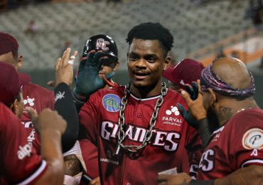 Gigantes en duelo de pitcheo vencen a los Toros y ganan tercero al hilo