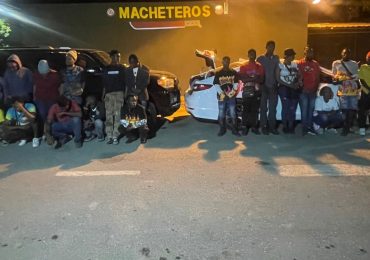 Interceptan vehículos con 22 haitianos indocumentados durante operativo en Mao, Valverde