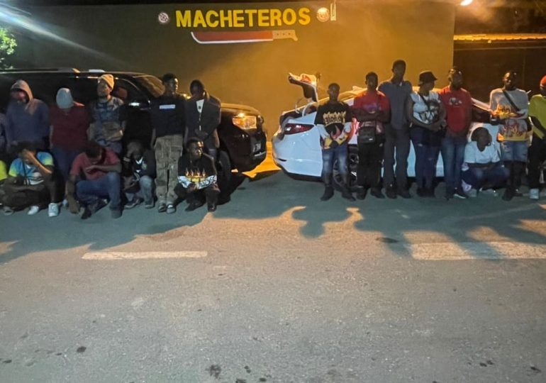 Interceptan vehículos con 22 haitianos indocumentados durante operativo en Mao, Valverde