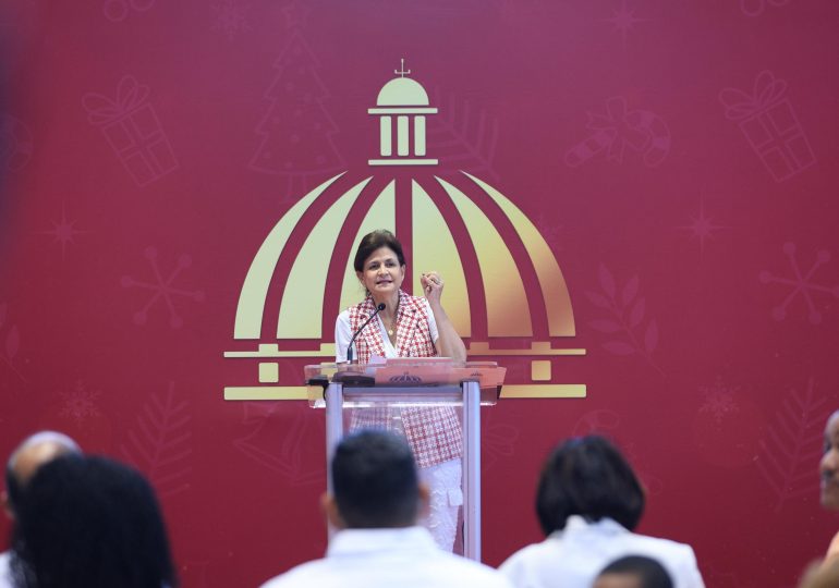 Raquel Peña encabeza entrega de juguetes a niños y niñas de Capotillo