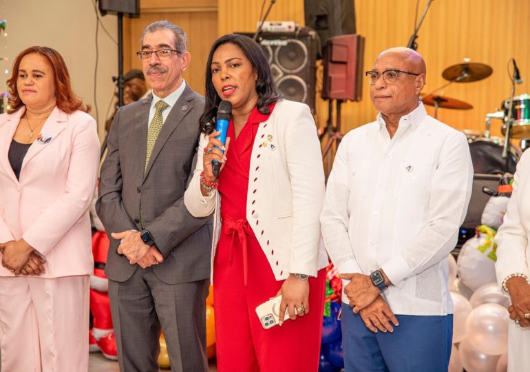 Video | Vicedecana de la Facultad de Economía UASD celebra almuerzo navideño