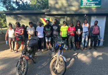Video | Ejército detiene 30 nacionales haitianos indocumentados y ocupa motocicletas en Montecristi