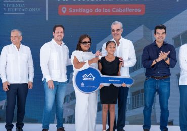 Presidente Abinader y ministro Bonilla entregan 180 nuevas viviendas y una escuela básica  en Hato del Yaque, Santiago